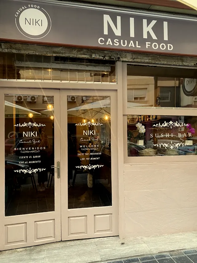 Fachada de Niki Casual Food, sushi bar en Valencia